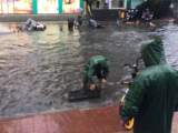 暴雨致合肥部分道路积水严重  