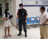 合肥：两女孩将钱包遗落出租车上  联系上司机后司机主动送还