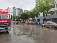合肥持續降雨 消防出動35輛消防車巡查澇點