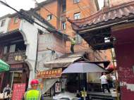 “霸占”消防通道近4年 合肥城隍廟一違建被拆