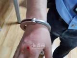 生死瞬间！   滁州一民警用手铐“拴住”生命