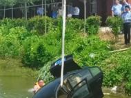 宿松：停車未拉手剎三人隨車墜河 其中一人不幸溺亡