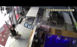 瘦小男子钻门缝盗窃店铺 被来安警方抓获（图）