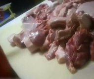 大潤(rùn)發(fā)就售賣臭隔夜肉致歉：相關(guān)肉品封存下架，涉事員工停職調(diào)查