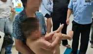 阜陽：一歲多幼兒被開水燙傷 民警爭分奪秒將其緊急送醫  ? ?