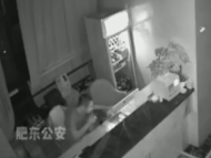 肥東：半夜爬進通風窗盜竊收銀臺 竊賊網吧睡熟中被抓獲