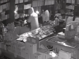 蕪湖：2名男子持切割機(jī)割鎖闖入商店盜竊 已被移送起訴