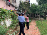 西涧派出所民警翻墙救助摔伤的95岁老人 获高度赞赏