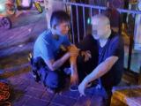 男子醉酒后跳河 合肥特警跳入水中救人