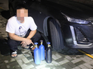 安慶一男子在KTV停車場吸食笑氣被舉報
