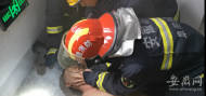 阜陽一居民家起火   室內(nèi)一男子被煙氣熏暈