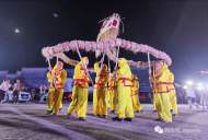 “舞草龍”慶中秋 黃山徽州區(qū)為游客呈上民俗盛宴