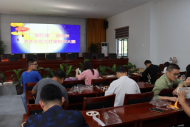 傳承千年文化習(xí)俗 安徽青陽制作中秋花燈慶中秋