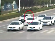 男子馬路上攔下8輛車要錢 被濉溪警方刑拘