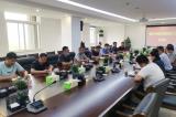 电梯损坏长期无人修，法官社区调解化纠纷