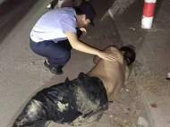 萧县一男子醉酒凌晨摔倒路边  民警巡逻时发现