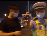 合肥一小伙科目一挂了七次  花1.3万买假证驾车被查（视频）