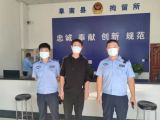 阜南一男子“顺”走邻居白酒 拘留所里过中秋