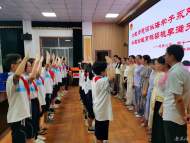 池州多個校園上演溫馨場景：初一學子結伴去看望小學恩師