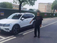 潛山：拉車門“拆盲盒” 3男子盜竊被抓
