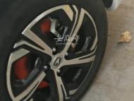 新提的純電動轎車，從4S店開出20多公里時右前輪剎車部著火