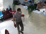  蟊贼到派出所办证   六安女民警一眼识出