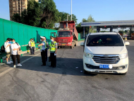 合肥：核載7人實載14人   一嚴重超員且非法營運面包車被查