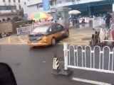皖苏警车接力开道 护送病人就医