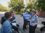 中秋不放假 蕪湖交警深入農村開展電動車登記上牌工作