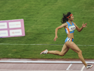 安徽“00后”小将李玉婷随联合队摘4x100米接力金牌