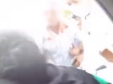 芜湖一女子服农药轻生 民警驾驶私家车紧急救助