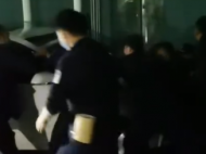 池州一女子駕車不慎撞壞燃氣管道