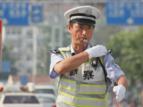 青岛“交警大V”李涌遭遇涉嫌酒驾的逃逸者反抗，不幸牺牲