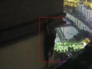 驚險！合肥一00后青年欲從34樓輕生 民警成功將其勸回