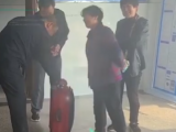 五河：找回的行李箱里多了2000元，怎么回事？
