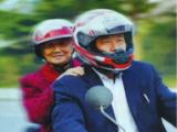 因母親坐車暈車 男子32年間騎摩托帶她游遍大江南北
