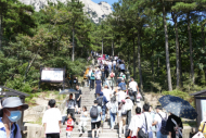 國慶假期過半，天柱山接待游客量基本保持平穩