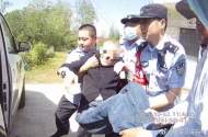 六安一老人病痛難忍喝農藥輕生   民警及時趕到