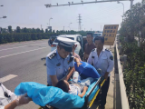 男童昏厥遇出行高峰 芜湖交警开道护送就医