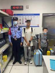 兄弟倆下地鐵時走散  合肥軌道公安及時幫哥哥找回弟弟