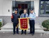 男乘客乘坐高铁背包被拿错   阜阳西站民警及时帮找回