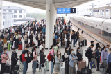 合肥迎国庆假期返程客流高峰 增开旅客列车