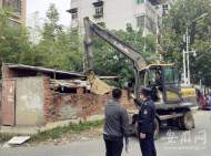 “霸占”公共道路15年 合肥這個違建終于被拆除