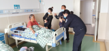 八旬老人身份证丢失看病成难题 泗县民警进病房采照办理