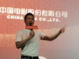 吴京携《我和我的父辈》亮相合肥 