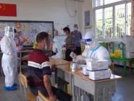 結束集中隔離后，太湖縣一回國留學生致敬家鄉防疫人員