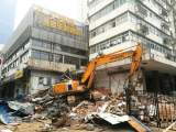 合肥庐阳区：超出许可有效期 5间联排违建商铺被拆