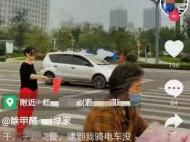 泗县一女子骑电动车没戴头盔被查   发布辱警视频被行政拘留