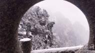“饅頭”雪！黃山風景區(qū)迎來今冬首場降雪（組圖）