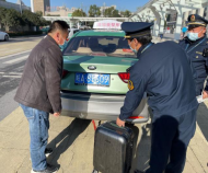 外地乘客合肥火車站粗心丟行李 執法人員及時“完璧歸趙”